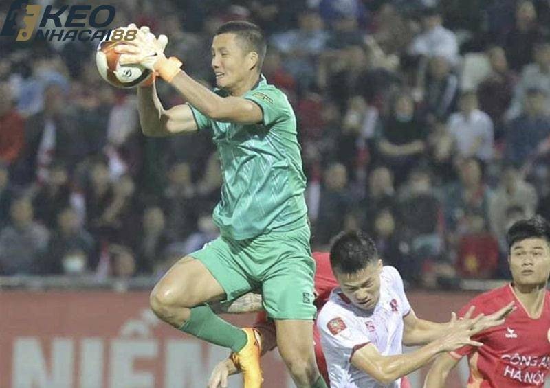 Hành trình với trái bóng của Đình Triệu