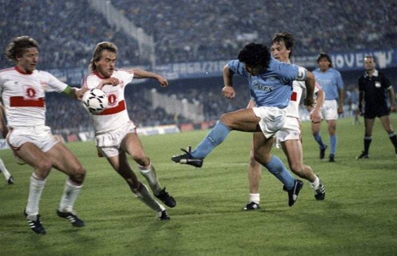 Thông tin về sự nghiệp bóng đá của Maradona